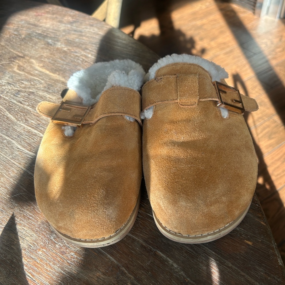 FENDI FEEL / Sabot Shearling & Suede Leather Camel Mules Clogs / 40